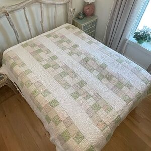 Vintage Feedsack Machine-Pieced Hand Quilted Quilt